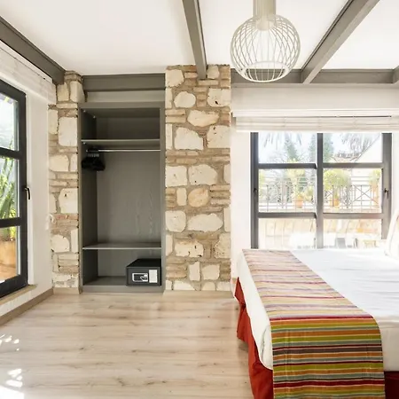 Апартаменты Pleasant Flat Near Hadrians Gate